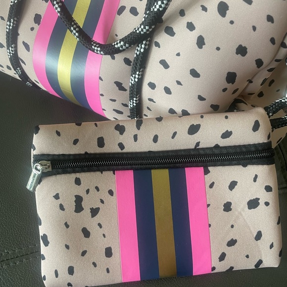 Neoprene handbags with wallet!! Clearing out sale!!’ - Picture 3 of 4